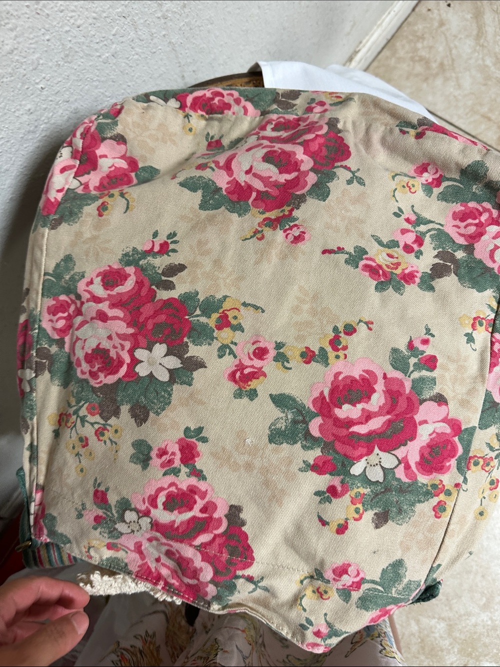 Cath Kidston Cream Canvas Crossbody Bag with Pink Rose Print - Picture 5 of 6